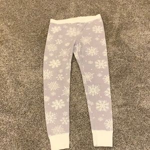 Old Navy Women’s Thermal grey and white snowflake pjs size medium